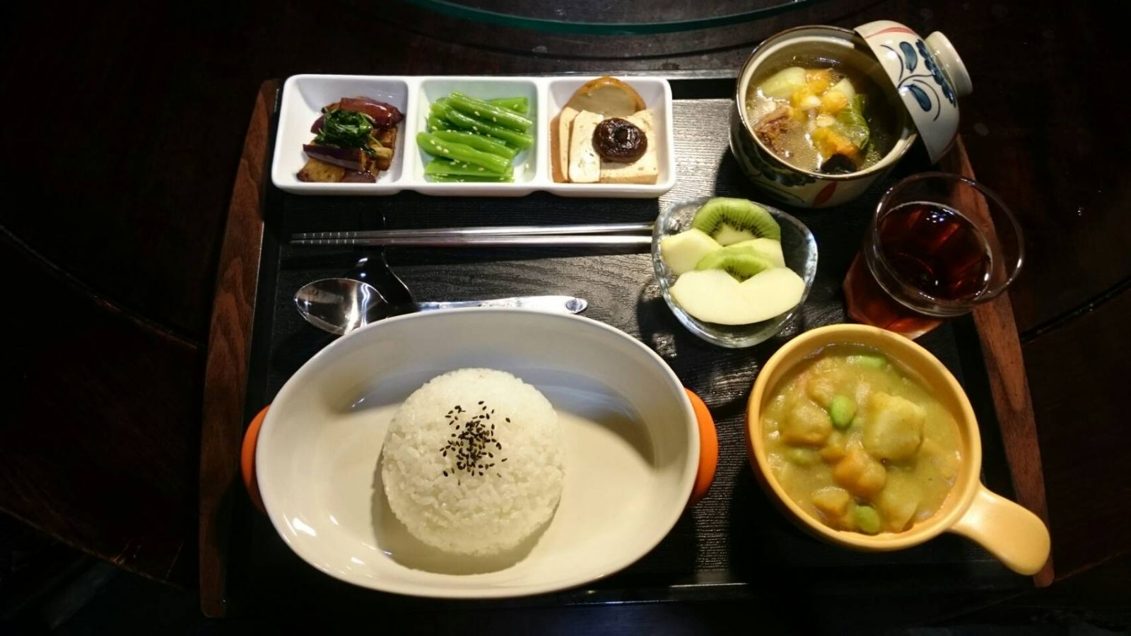 最新推出「素食加哩套餐」,1份300元,欢迎来电预订.